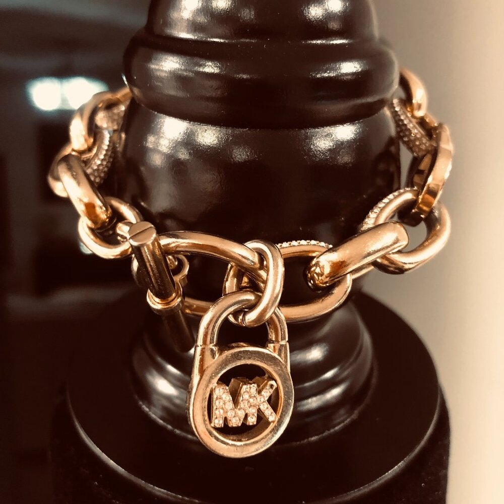 MICHAEL KORS FULTON BRACELET CHUNKY GOLD TONE MK LOCK CHARM TOGGLE CLASP